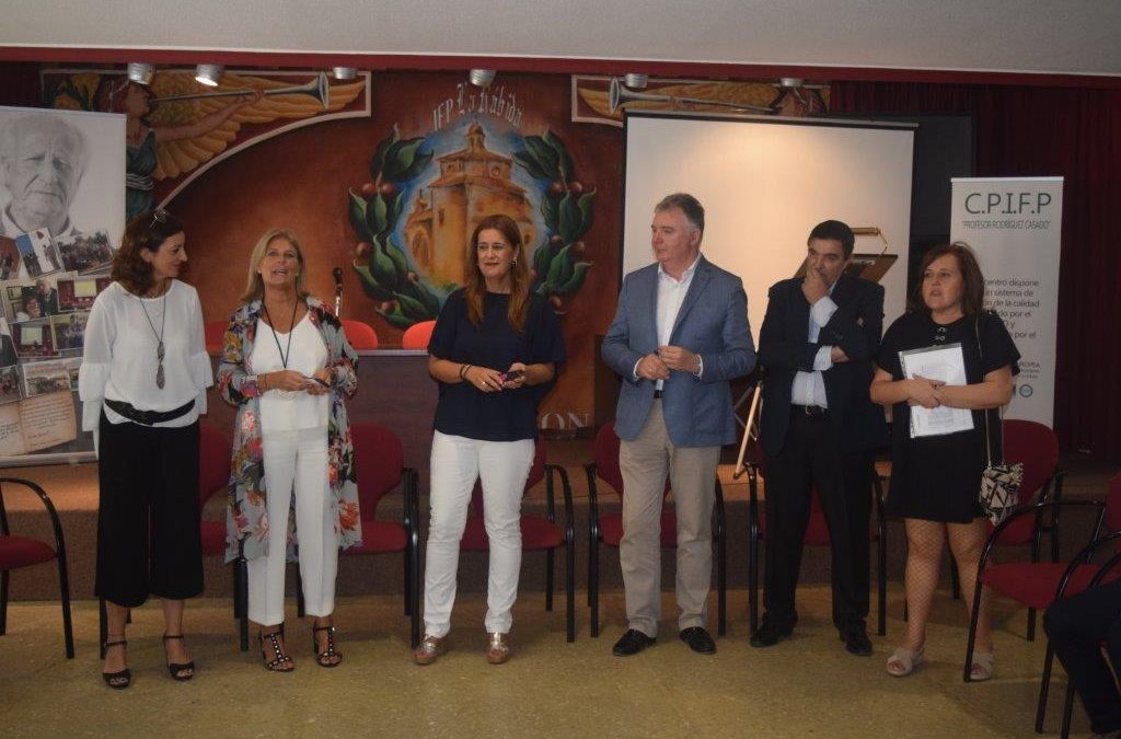 Visita al Centro de la Consejera de Educación y el Delegado de Educación de Huelva