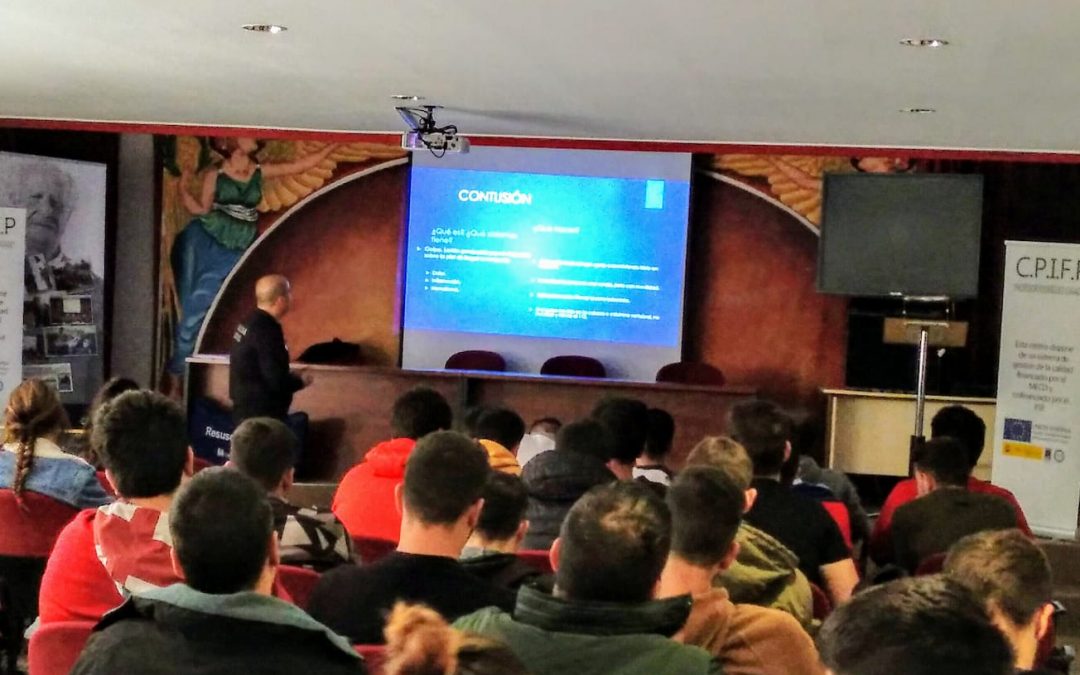 Jornada de Primeros Auxilios por la Policía Local de Palos de La Frontera en nuestro Centro Integrado.