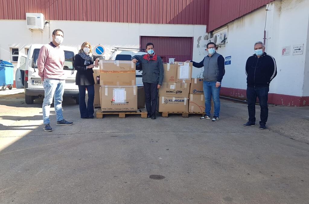 Cepsa dota de ropa de trabajo a cuatro centros de formación profesional de Huelva y Palos