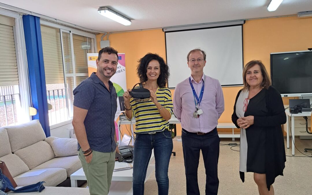 Nuestra Directora y el Coordinador del Aula Ateca, han presentado dicha aula y su funcionamiento a docentes del IES Rafael Reyes de Cartaya